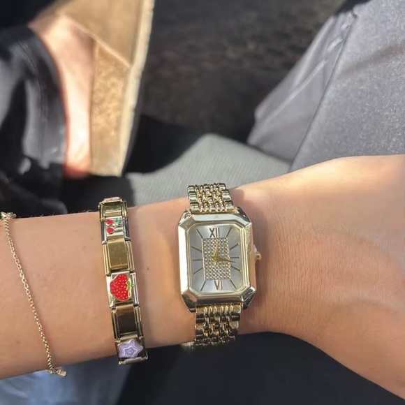 Elegant Gold Women's Watch - Picture 2 of 2